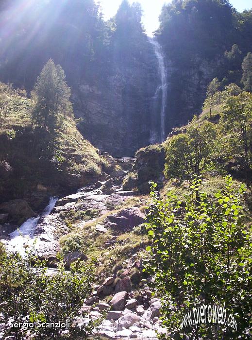 23 Sotto la cascata.jpg